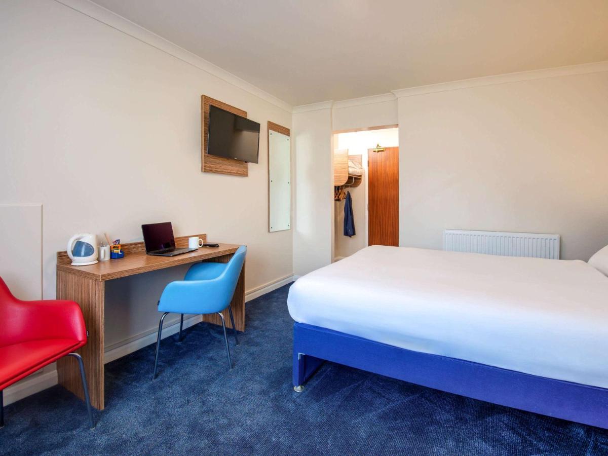 Ibis Budget Stansted Bishops Stortford Birchanger Exterior foto